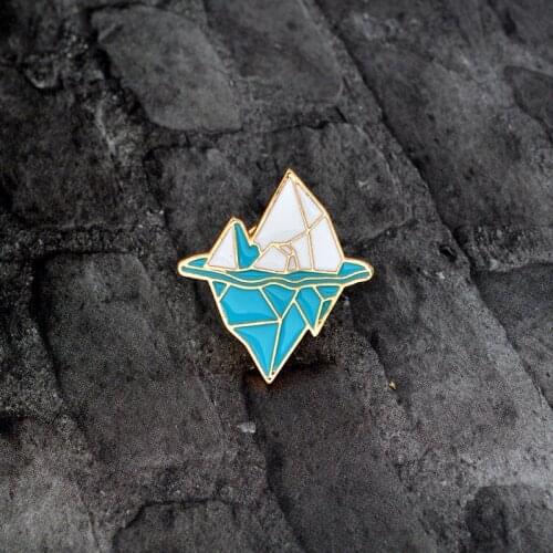 Beautiful snow peak Brooch Landscape Scenic Rhombus Mountain Brooch Antarctic Iceberg Oil Dripping Alloy Jewelry accessories