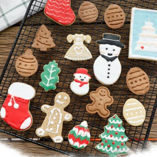 DIY 4Pcs Christmas Cookie Biscuit Plunger Cutter Mould Fondant Cake Mold Baking