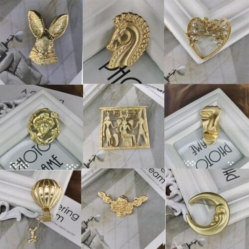 Hot Sale Vintage Metal Brooch For Women Man Girls Palace Hollow Geometry Portrait Brooch Pin Accessories Party Gift Wholesale