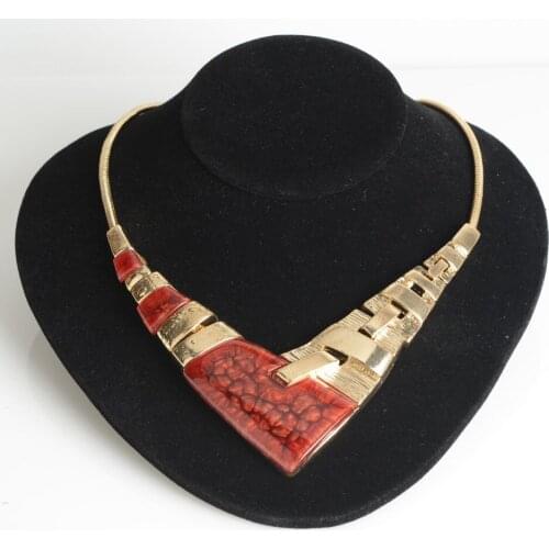 Europe and the United States exaggerated irregular V-shaped necklace charming rhinestone bijoux necklace statement