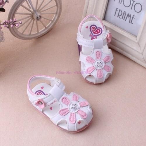 DHL 50pair LED light shoes 0-3 years old baby girls sandals beautiful flower glowing children shoes soft bottom Sandals