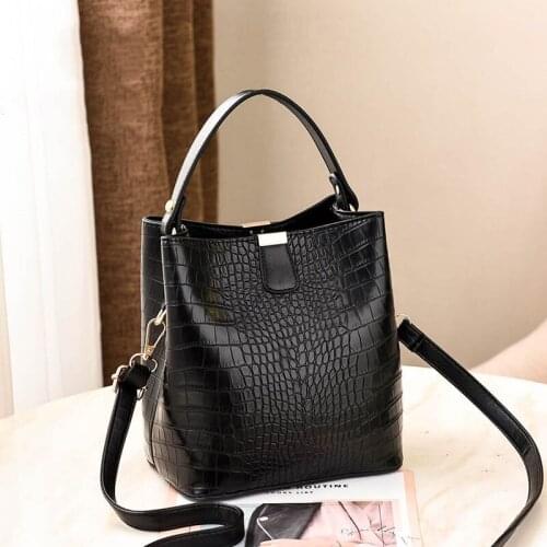 Bag women 2021 new fashion one-shoulder messenger womens bag all-match bucket bag texture handbag