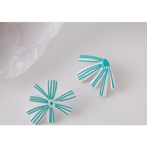 U-Magical Sweet Asymmetric Arcylic Blue Color Maple Leaf Dangle Earring for Women Geometric Line Flowers Earring Jewellery