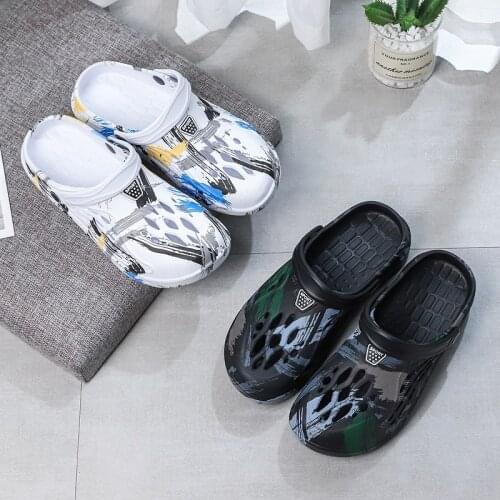 Shoes Man Summer Hole Camouflage Slippers 2021 Casual Designer Sandals Men Garden Ventilated Walking Sandals Beach Sneakers