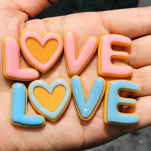 1Pcs Love Heart Letters Alphabet Resin Shoe Charms Accessories Shoes Buckle DIY Backpack Wristbands Shoes