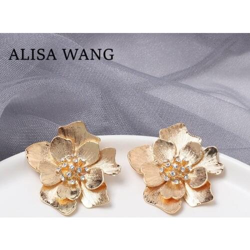 New 2019 Metal Flower Women Stud Earrings Vintage Sweet Gold Color Alloy Rhinestone Flower Earrings Fashion Plant Jewelry Gift