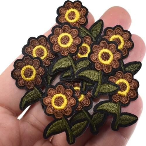 10pcs Iron On Patches For Clothing Embroidered small flower Stickers Badge Appliques Bag Hat Craft Decoration 3.0 x 2.3cm