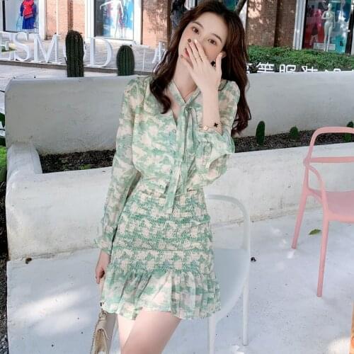 2021 Women Casual Spring And Summer Chiffon Floral Long Dress Pleated Waist Ruffled V-neck Long Sleeves Vintage Prom Dress