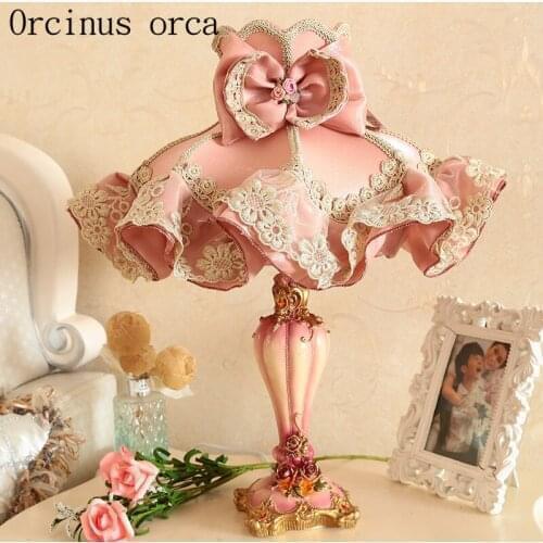 European Garden cloth lace table lamp Princess room girls bedroom bedside lamp Korean pink carved resin decorative table lamp