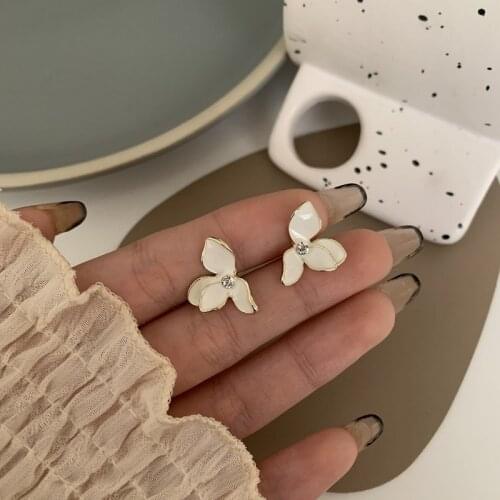 Korean Style Flower Earrings White Petal Stud Earrings for Women Brinco Statement Female Fashion Jewelry Gift Girl