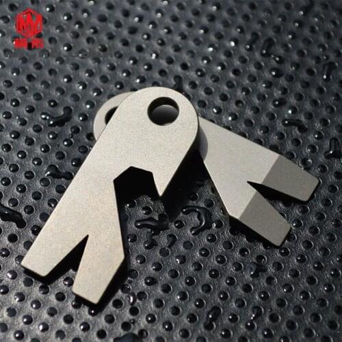 1PC Portable EDC Multifunction Tool Keychain Pendant Titanium Alloy Mini Crowbar Bottle Opener Outdoor Self-defense Tool