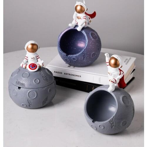 Creative Astronaut Ashtray Nordic I with Lid Prevent Fly Ash Personalized Office Home Slightly Luxury Decoration