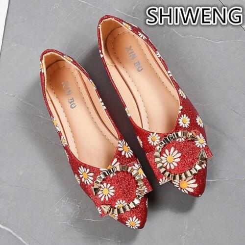 New spring fashion metal decorative womens shoes flower decorative soft soles comfortable thick heel flat shoes plushi shoes
