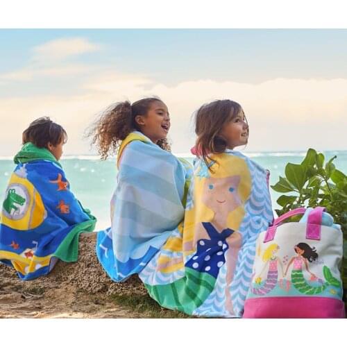 Printed cotton childrens hooded bath towel beach towel bathrobe cape children playing in the water can be wrapped