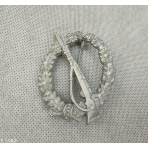 GERMAN ARMY WW2 1957 Type German Infantry Assault Badge MEDAL in Silver
