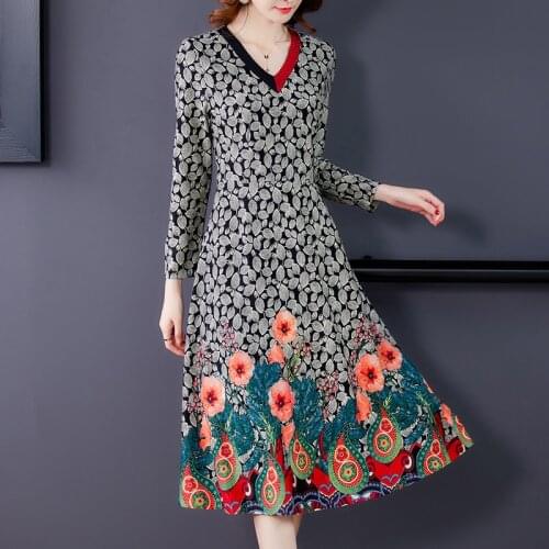 Autumn banquet retro printed dress long sleeves 2020 new loose temperament mid-length V-neck fashion A-line dress
