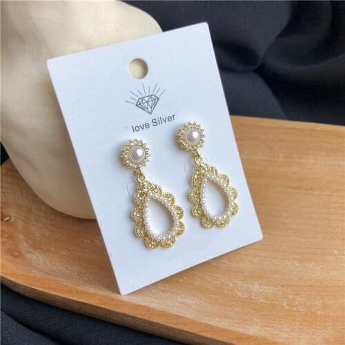 Vintage Baroque Delicate Pearl Hollow Oval Hoop Drop Earrings Korean Irregular Circle Pendent Earrings for Women Girls Jewelry