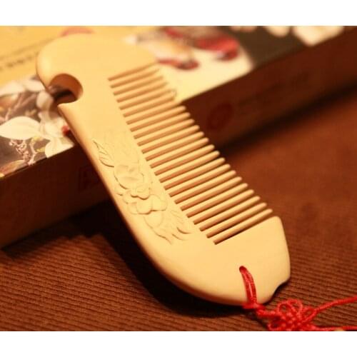 Changzhou Baixiang hand carved boxwood comb double water comb fish shaped gift box