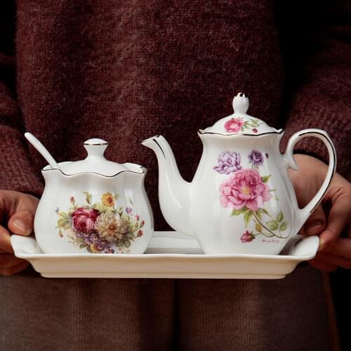 European Style Bone China Seasoning Pot Oil Bottle Household Spice Jar with Lid and Spoon Vinegar Pot Salt Shakers Kitchen Tools