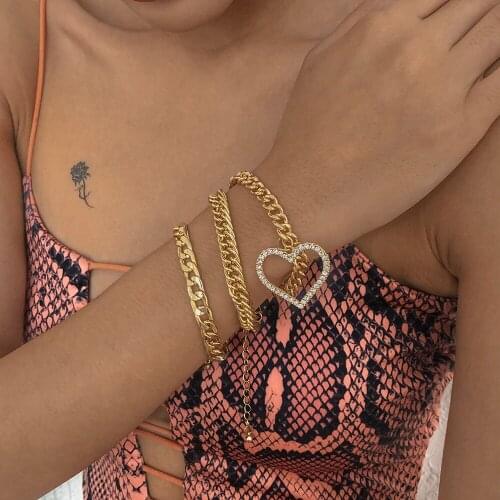 Lalynnly Female Punk Retro Hollow Heart-Shaped Bracelet Womens Luxury Love Pattern Wedding Jewelry Wholesale Accessory B1352