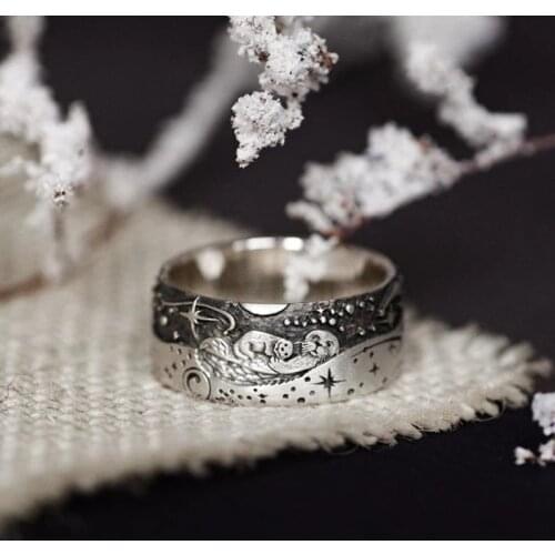 Mens and Womens Same Ring Fashion Personality Creative Marine Animal Otter Ring 2021 Latest Mens and Womens Jewelry Hot