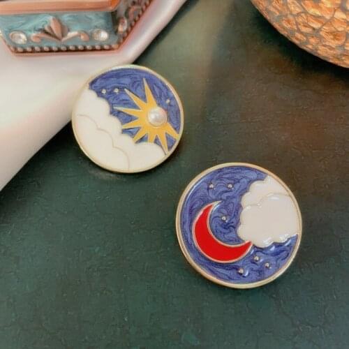 Star Moon Pin Japanese Simple Vintage Enamel Brooches Exquisite Simple Coat Pin Party Girls Gifts