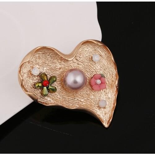 Retro Crystal Flower Brooch Pearl Heart Metal Jewelry Coat Suit Corsage Party Casual Hat Pin Scarf Buckle Women Accessories Gift