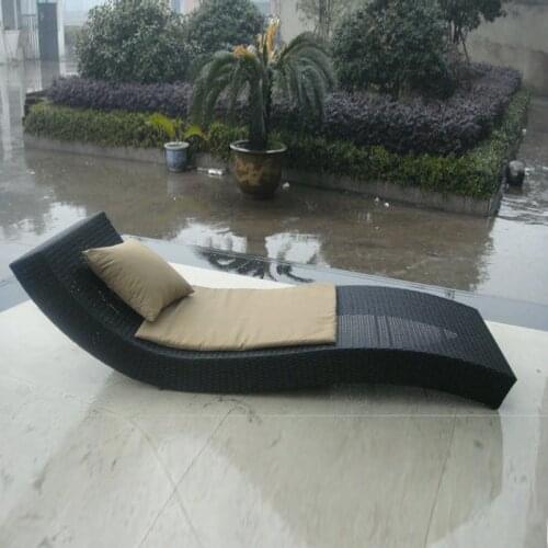 Luxury Contemporary Rattan Sun Lounger For Pool / Garden / Beach to sea port by sea