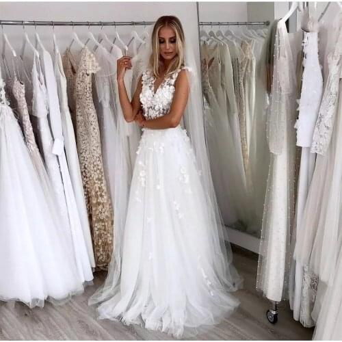3D Floral Applique Lace Wedding Dresses V Neck Open Backless Soft Tulle A Line Floor Length Bridal Gowns 2021 Vestido De Noiva