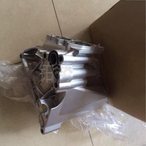 Car Center console Engine filter fixing bracket guard Por sch eCa yen ne 3.6T Oil grid base Oil filter base Oil radiator base