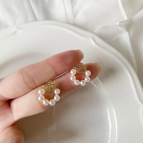 French Vintage Imitation Pearl Stud Earrings for Women Girls Metal Hollow Flower Earrings Korean Party Jewelry Elegant Gifts