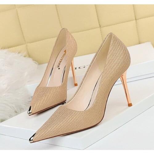 UMMEWALO Sequined Cloth High Heels Shoes Women Metal Design Pointed Toe Pumps Ladies Shoes New Arrival