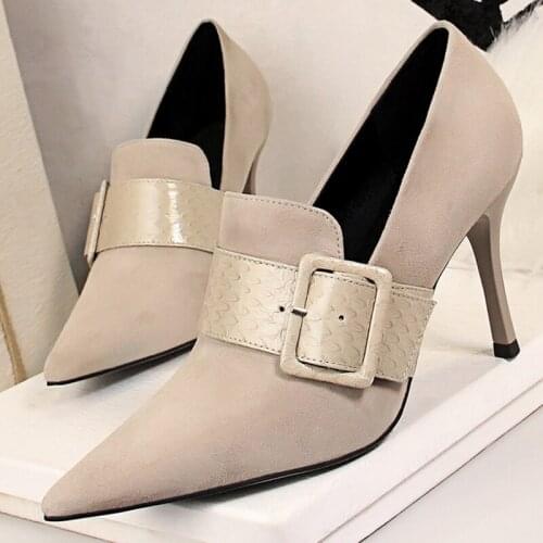 2021 Luxury Women Pointed Toe Suede Pumps Vintage 9.5cm Extreme Thin High Heels Buckle Pumps Designer Lady Party Valentine Shoes