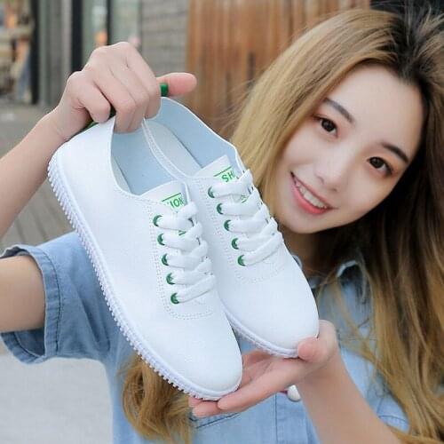 Little white shoes womens 2021 new spring Korean version of the foundation of a hundred students shoes