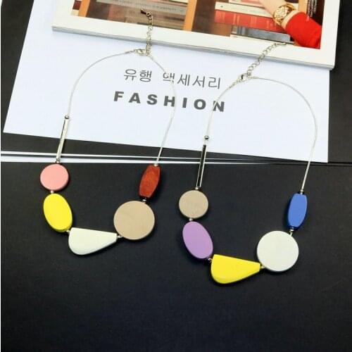 New Sweet Fashion Woman Charm Necklace Geometric Wood Pendant Lady Necklaces Sweater Short Snake Chain Accessories Jewelry