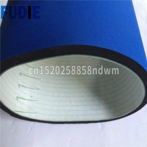 Sponge cover conveyor belt for labeling machines