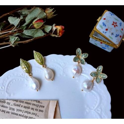 Stud Earrings for Women Fashionable Fresh Water Pearl Geometric Earrings Leaves Simple Earrings Jewelry Accessories Wholesale