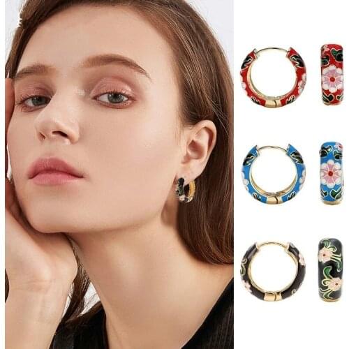 1Pair Fashion Enamel Flower Huggie Hoop Earrings for Women Vintage Boho Circle Small Earrings Statement Jewelry Brincos Gifts