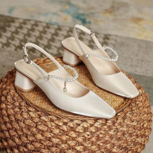 Designer Women Sandals Vintage Thick Heel Women High Heels Pearl Women Slippers Zapatillas Mujer Pump Party Women Dress Shoes