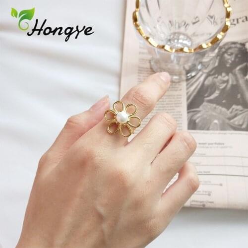 Hongye Fabulous Gold Color Flower Women Rings Shell Pearl Decorative Party Elegant Finger Jewelry 925 Silver Ladies Gifts Hollow