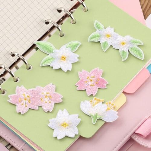 New Small Fresh Flower Pattern Self-adhesive Embroidery Patch DIY Clothing Bag Badge Jewelry Accessories