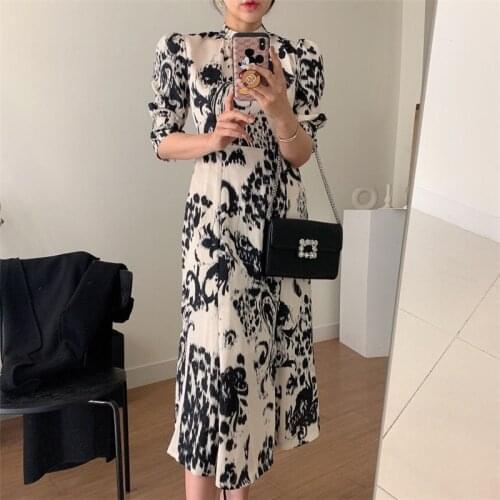 Retro style design abstract print mid-length dress