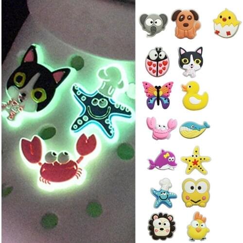 1 Pc Cartoon Animal Luminous Accessories For Croc Shoes Fashion Pvc Shoe Buckle Fluorescent Shoes Accessories Kids Gifts