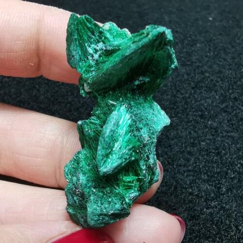 16gNatürliche Nadel geformt Malachite Landschaft grüner Stein quadratische Mineralproben Heilung Steinaura Hausdekoration
