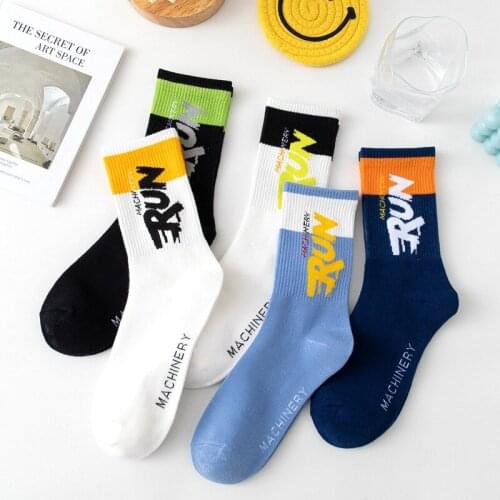 New Trend Couples Socks Women College Hip-hop Street Men Socks Letter Middle Tube Cotton Socks Contrast Color Young Graffiti