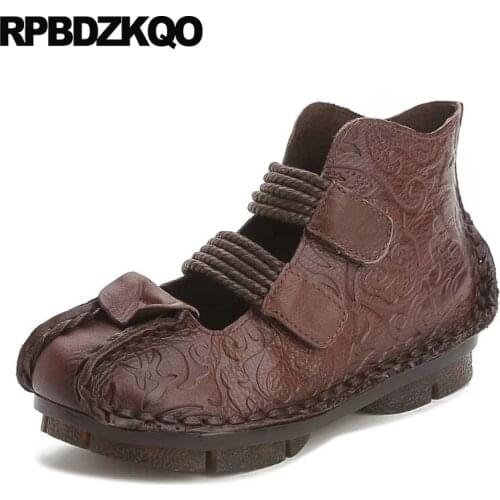 China Breathable Designer Round Toe Ethnic Genuine Leather Ladies Flats Black Traditional Chinese Shoes Women Elderly Brown