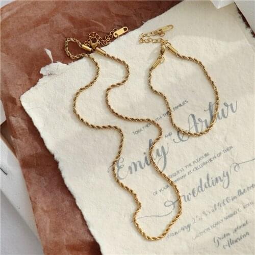 2021 European and American Fashion Twist Chain Titanium Steel Necklace Bracelet Set Short 18 K Gold Plated Clavicle Chain Female