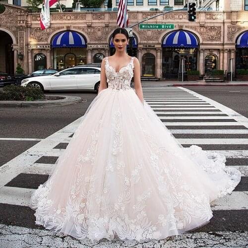 Luxury Ball Gown Wedding Dresses With Picture Veil Robe Mariage Femme Tank Shoulder Zipper Up See Through Lace Flowers Gowns