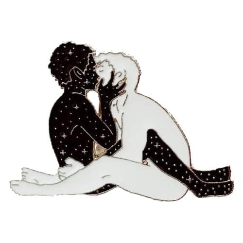 Lovers Kiss Metal Enamel Brooch Creative Personality Couple Black and White Badge Pin Sweet Trendy Costume Backpack Jewelry Gift