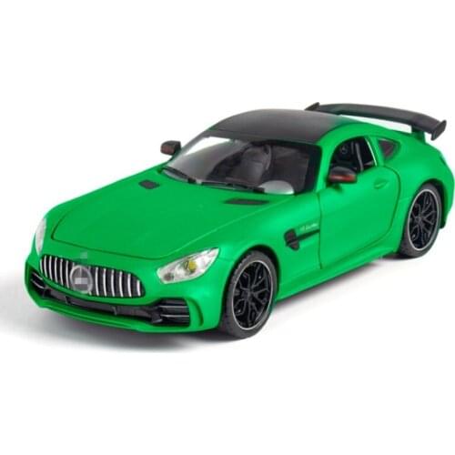 Childrens 1:24 GTR acousto-optic toy car for childrens birthday gift Simulation of automobile sound and light toys green car